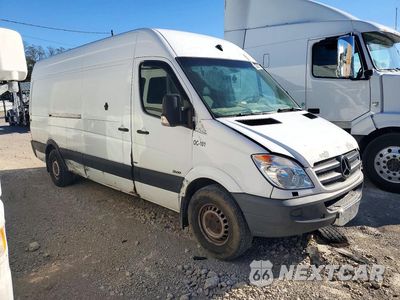 Czwarte zdjęcie samochodu z boku: 2011 MERCEDES-BENZ SPRINTER 2500 DELIVERY VAN VIN:WD3PE8CC8B5512867 - miniatura