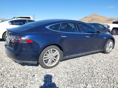 Trzecie zdjęcie samochodu z tyłu: 2014 TESLA MODEL S VIN:5YJSA1S11EFP48055 - miniatura