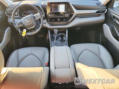 Zdjęcie 8 z 14 samochodu: 2021 TOYOTA HIGHLANDER XLE VIN:5TDHZRBHXMS121539 - miniatura
