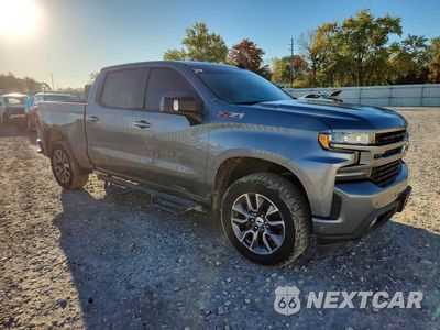 Czwarte zdjęcie samochodu z boku: 2020 CHEVROLET SILVERADO K1500 RST VIN:3GCUYEETXLG143984 - miniatura