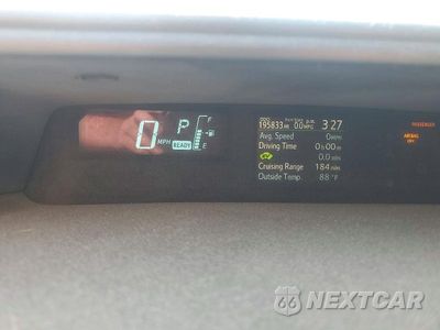 Zdjęcie 9 z 12 samochodu: 2014 TOYOTA PRIUS C TWO VIN:JTDKDTB32E1065181 - miniatura