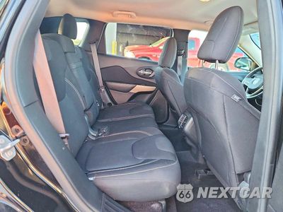 Zdjęcie 11 z 13 samochodu: 2017 JEEP CHEROKEE LATITUDE VIN:1C4PJLCB3HW603236 - miniatura