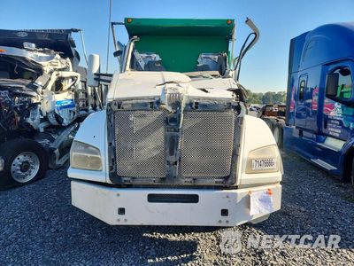 Piąte zdjęcie samochodu w środku: 2017 KENWORTH T880 DUMP TRUCK VIN:1NKZLK0X9HJ148000 - miniatura