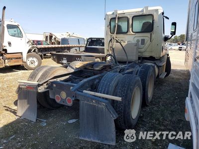 Trzecie zdjęcie samochodu z tyłu: 2016 FREIGHTLINER CASCADIA 125 SEMI TRUCK VIN:3AKJGEBG5GSHK9305 - miniatura