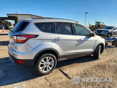 Trzecie zdjęcie samochodu z tyłu: 2018 FORD ESCAPE SE VIN:1FMCU9GD9JUB45820 - miniatura