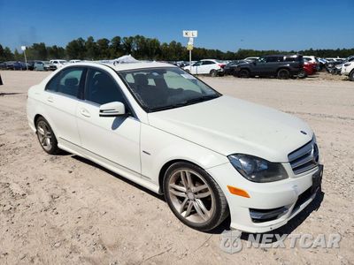 Czwarte zdjęcie samochodu z boku: 2012 MERCEDES-BENZ C 250 VIN:WDDGF4HB5CA599217 - miniatura