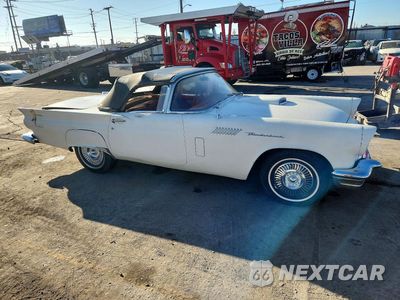 Czwarte zdjęcie samochodu z boku: 1957 FORD THUNDERBIRD VIN:07FH271684 - miniatura