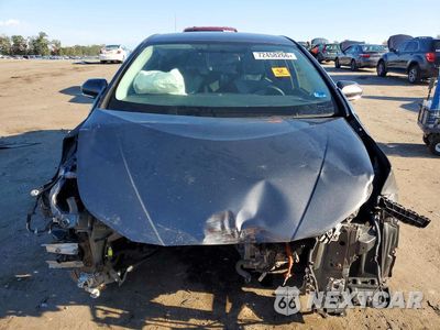 Piąte zdjęcie samochodu w środku: 2016 TOYOTA PRIUS TWO ECO VIN:JTDKARFU6G3007385 - miniatura