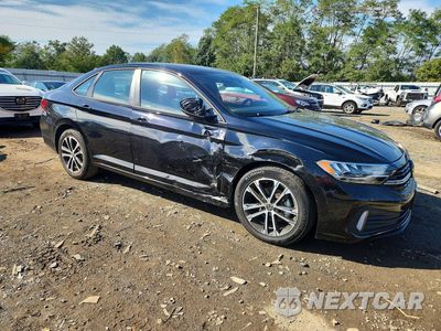 Czwarte zdjęcie samochodu z boku: 2024 VOLKSWAGEN JETTA SPORT VIN:3VWBM7BU8RM066549 - miniatura