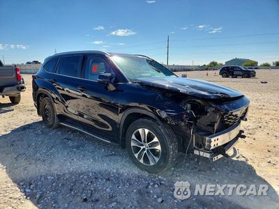 Czwarte zdjęcie samochodu z boku: 2024 TOYOTA HIGHLANDER XLE VIN:5TDKDRAH6RS051678 - miniatura