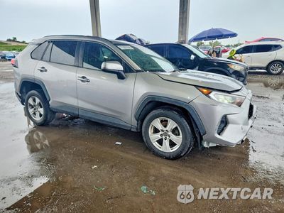 Czwarte zdjęcie samochodu z boku: 2019 TOYOTA RAV4 XLE VIN:2T3W1RFV8KW013947 - miniatura