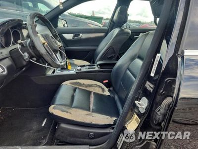 Zdjęcie 7 z 12 samochodu: 2012 MERCEDES-BENZ C 250 VIN:WDDGF4HB4CR231757 - miniatura