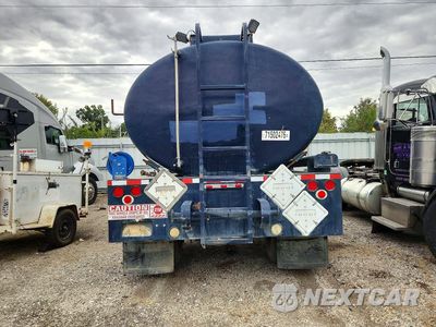 Zdjęcie 6 z 13 samochodu: 2012 INTERNATIONAL 7400 FUEL TRUCK VIN:1HTWCAZN4CJ607543 - miniatura