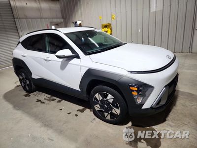 Czwarte zdjęcie samochodu z boku: 2025 HYUNDAI KONA SEL VIN:KM8HBCAB2SU196772 - miniatura