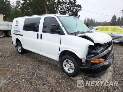 Czwarte zdjęcie samochodu z boku: 2019 CHEVROLET EXPRESS 2500 CARGO DELIVERY VAN VIN:1GCWGAFPXK1333125 - miniatura