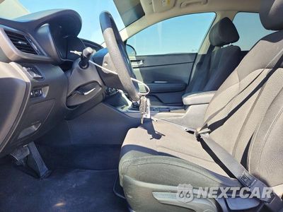 Zdjęcie 7 z 12 samochodu: 2018 KIA OPTIMA LX VIN:5XXGT4L30JG196444 - miniatura