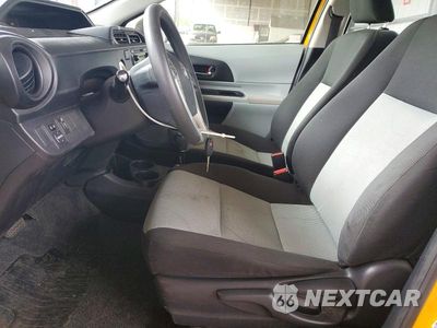 Zdjęcie 7 z 12 samochodu: 2014 TOYOTA PRIUS C TWO VIN:JTDKDTB31E1060571 - miniatura