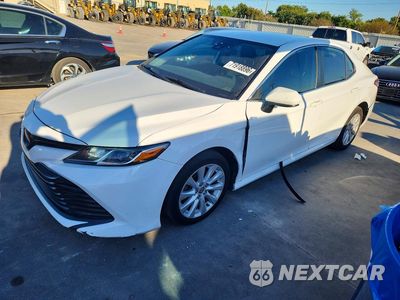 2020 TOYOTA CAMRY LE 4T1C11AKXLU988610 - główne zdjęcie licytacji z USA - miniatura