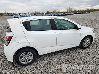 Trzecie zdjęcie samochodu z tyłu: 2018 CHEVROLET SONIC VIN:1G1JG6SH0J4110314 - miniatura