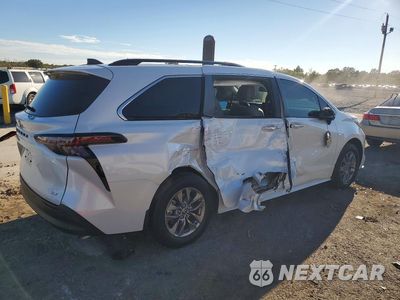 Trzecie zdjęcie samochodu z tyłu: 2025 TOYOTA SIENNA XLE 8-PASSENGER VIN:5TDYRKEC3SS251814 - miniatura