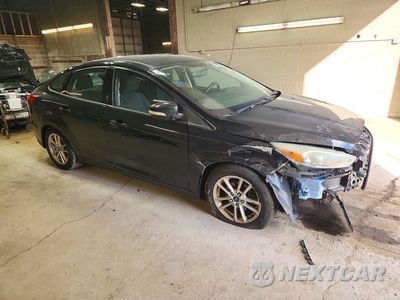 Czwarte zdjęcie samochodu z boku: 2015 FORD FOCUS SE VIN:1FADP3F21FL200891 - miniatura