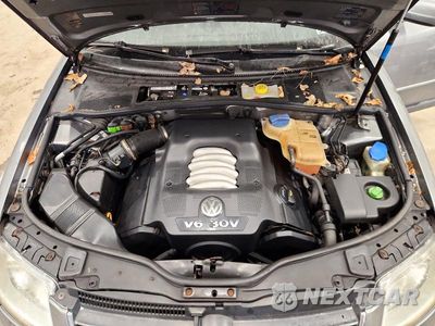 Zdjęcie 12 z 13 samochodu: 2004 VOLKSWAGEN PASSAT GLX 4MOTION VIN:WVWYH63B24E130804 - miniatura