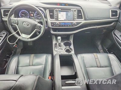 Zdjęcie 8 z 13 samochodu: 2018 TOYOTA HIGHLANDER SE VIN:5TDKZRFH7JS287254 - miniatura