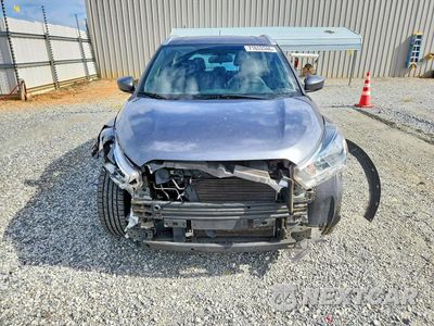 Piąte zdjęcie samochodu w środku: 2019 NISSAN KICKS SV VIN:3N1CP5CUXKL553901 - miniatura