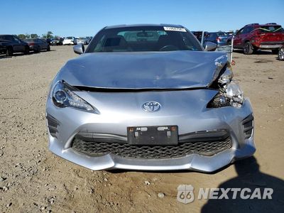 Piąte zdjęcie samochodu w środku: 2017 TOYOTA 86 BASE VIN:JF1ZNAA11H8710680 - miniatura