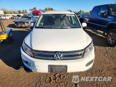 Piąte zdjęcie samochodu w środku: 2016 VOLKSWAGEN TIGUAN S VIN:WVGBV7AX7GW541502 - miniatura