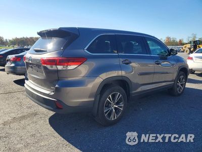 Trzecie zdjęcie samochodu z tyłu: 2018 TOYOTA HIGHLANDER LE VIN:5TDBZRFH8JS905150 - miniatura