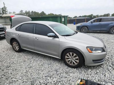 Czwarte zdjęcie samochodu z boku: 2013 VOLKSWAGEN PASSAT S VIN:1VWAH7A38DC109712 - miniatura