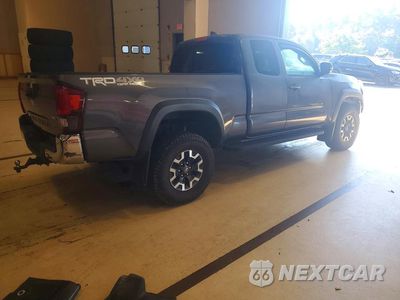 Trzecie zdjęcie samochodu z tyłu: 2018 TOYOTA TACOMA TRD OFF-ROAD VIN:5TFSZ5AN1JX140167 - miniatura