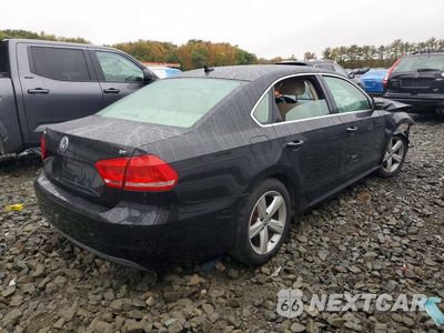 Trzecie zdjęcie samochodu z tyłu: 2012 VOLKSWAGEN PASSAT SE VIN:1VWBP7A33CC006543 - miniatura