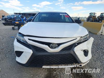 Piąte zdjęcie samochodu w środku: 2020 TOYOTA CAMRY SE NIGHTSHADE VIN:4T1G11AK3LU329088 - miniatura
