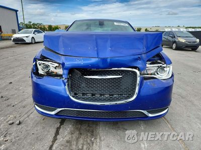 Piąte zdjęcie samochodu w środku: 2019 CHRYSLER 300 TOURING VIN:2C3CCAAGXKH561444 - miniatura
