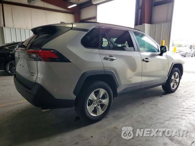 Trzecie zdjęcie samochodu z tyłu: 2021 TOYOTA RAV4 XLE VIN:2T3P1RFV8MW210348 - miniatura