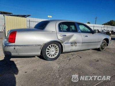 Trzecie zdjęcie samochodu z tyłu: 2005 LINCOLN TOWN CAR SIGNATURE VIN:1LNHM81W15Y624452 - miniatura