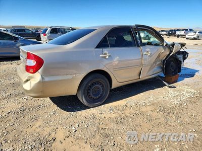 Trzecie zdjęcie samochodu z tyłu: 2004 TOYOTA CAMRY LE VIN:JTDBE32K240301529 - miniatura
