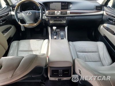 Zdjęcie 8 z 12 samochodu: 2015 LEXUS LS 460 VIN:JTHCL5EF4F5024083 - miniatura