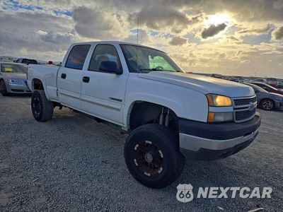 Czwarte zdjęcie samochodu z boku: 2005 CHEVROLET SILVERADO C2500 HEAVY DUTY VIN:1GCHC23U25F800128 - miniatura