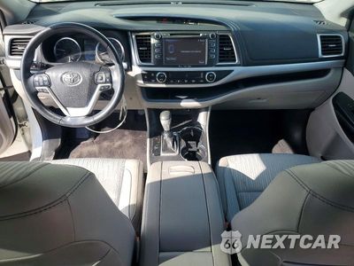 Zdjęcie 8 z 12 samochodu: 2019 TOYOTA HIGHLANDER LE PLUS VIN:5TDZZRFH2KS359753 - miniatura