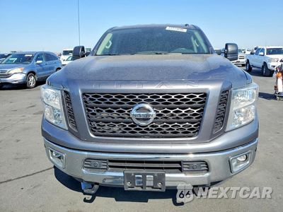 Piąte zdjęcie samochodu w środku: 2019 NISSAN TITAN XD SV VIN:1N6BA1F42KN508771 - miniatura