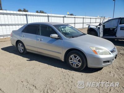 Czwarte zdjęcie samochodu z boku: 2006 HONDA ACCORD LX VIN:JHMCM56466C008828 - miniatura