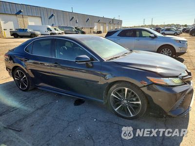Czwarte zdjęcie samochodu z boku: 2018 TOYOTA CAMRY XSE VIN:4T1B61HK4JU620021 - miniatura