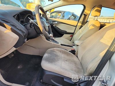 Zdjęcie 7 z 12 samochodu: 2015 FORD FOCUS SE VIN:1FADP3F24FL292076 - miniatura