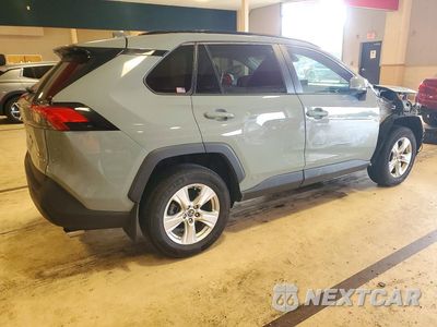 Trzecie zdjęcie samochodu z tyłu: 2021 TOYOTA RAV4 HYBRID XLE VIN:4T3R6RFV1MU012799 - miniatura