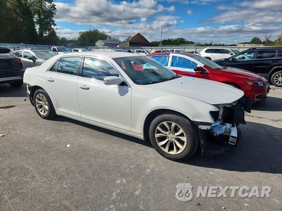 Czwarte zdjęcie samochodu z boku: 2015 CHRYSLER 300 LIMITED VIN:2C3CCAAG9FH785858 - miniatura