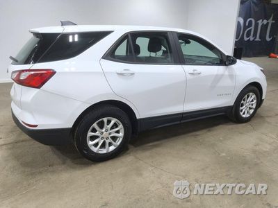 Trzecie zdjęcie samochodu z tyłu: 2020 CHEVROLET EQUINOX LS VIN:2GNAXHEV4L6228380 - miniatura