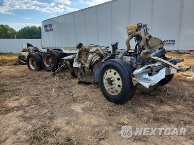 Czwarte zdjęcie samochodu z boku: 2024 MACK PINNACLE SEMI TRUCK VIN:1M1PN4GY7RM013384 - miniatura